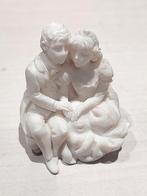 Vintage Italiaans miniatuur albast beeldje Romeo en Julia, Verzenden, Zo goed als nieuw, Mens