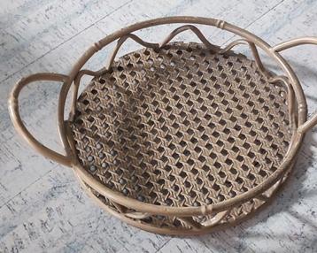 Rotan look metalen dienblad  beschikbaar voor biedingen