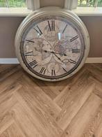 Brocante klok, Huis en Inrichting, Woonaccessoires | Klokken, Ophalen, Zo goed als nieuw, Analoog, Wandklok