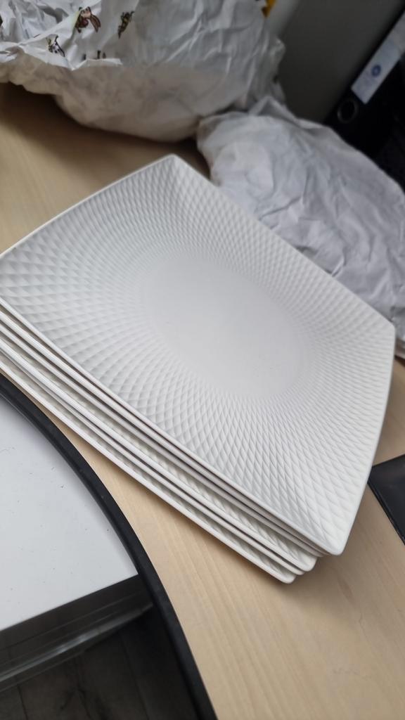 Yong Squito Dinerborden 28cm - Mooie Grote Borden Nieuw, Huis en Inrichting, Keuken | Servies, Nieuw, Bord(en), Effen, Keramiek