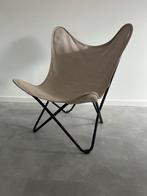 Vlinderstoel beige ecru stof en zwart metalen poot japandi, Ophalen of Verzenden, Zo goed als nieuw