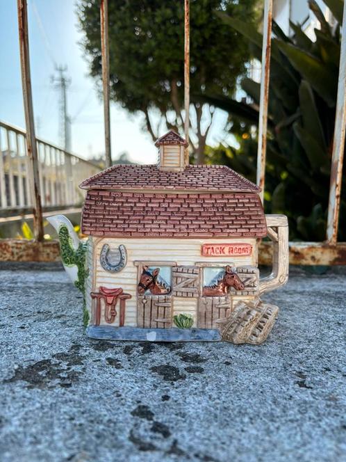 Vintage theepot By Leonardo decoratief paardenstal, Antiek en Kunst, Curiosa en Brocante, Ophalen of Verzenden