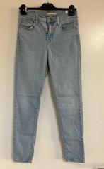Mooie Levi's spijkerbroek maat 29, Blauw, Ophalen of Verzenden, Zo goed als nieuw, W28 - W29 (confectie 36)