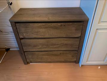 Ladenkast beschikbaar voor biedingen