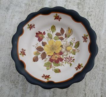 Modica Gouda Plateel Oud Gouda Schaal op bewerkte voet beschikbaar voor biedingen