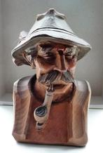 HOUTEN ROKENDE MAN UIT DE JAREN 50 60 V ERTSGEBERGTE VINTAGE, Verzenden