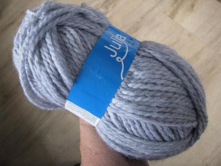 Breigaren JULIA. 80 % Acryl en 20 % wol. Lichtblauw 600 gr., Hobby en Vrije tijd, Breien en Haken, Nieuw, Breien of Haken, Wol of Garen