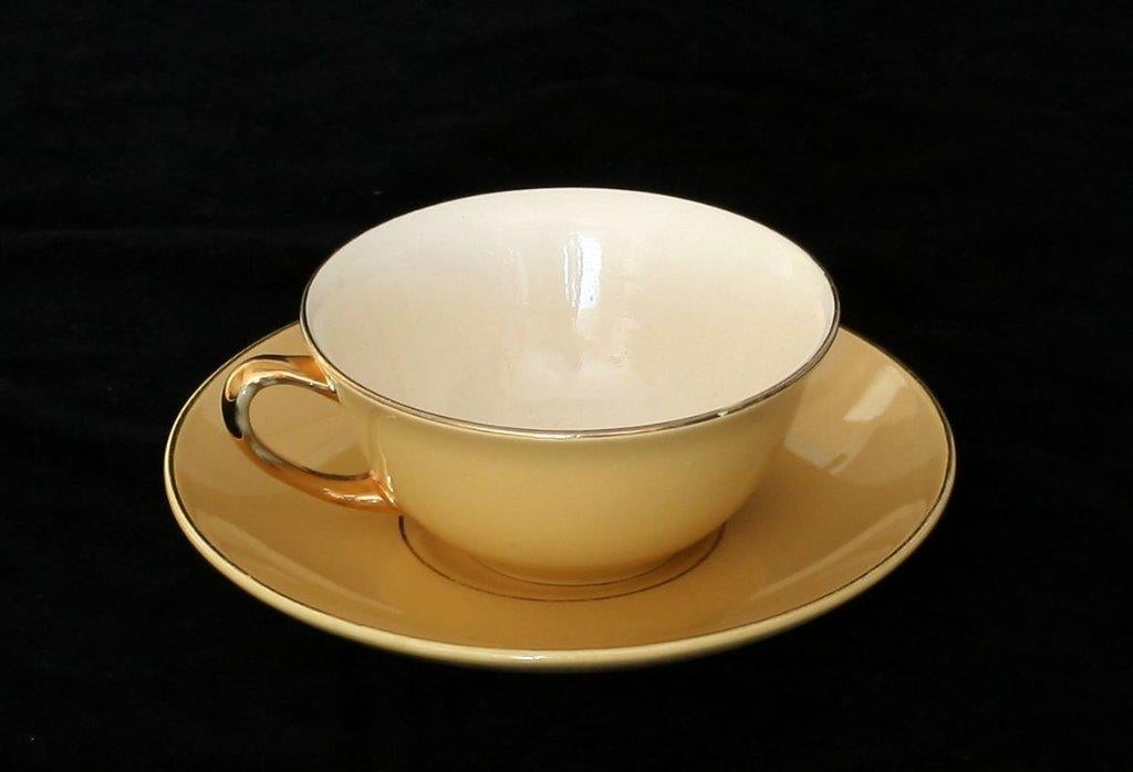 Plateel - Zuid Holland, twee kopjes, geel met goud., Antiek en Kunst, Ophalen of Verzenden