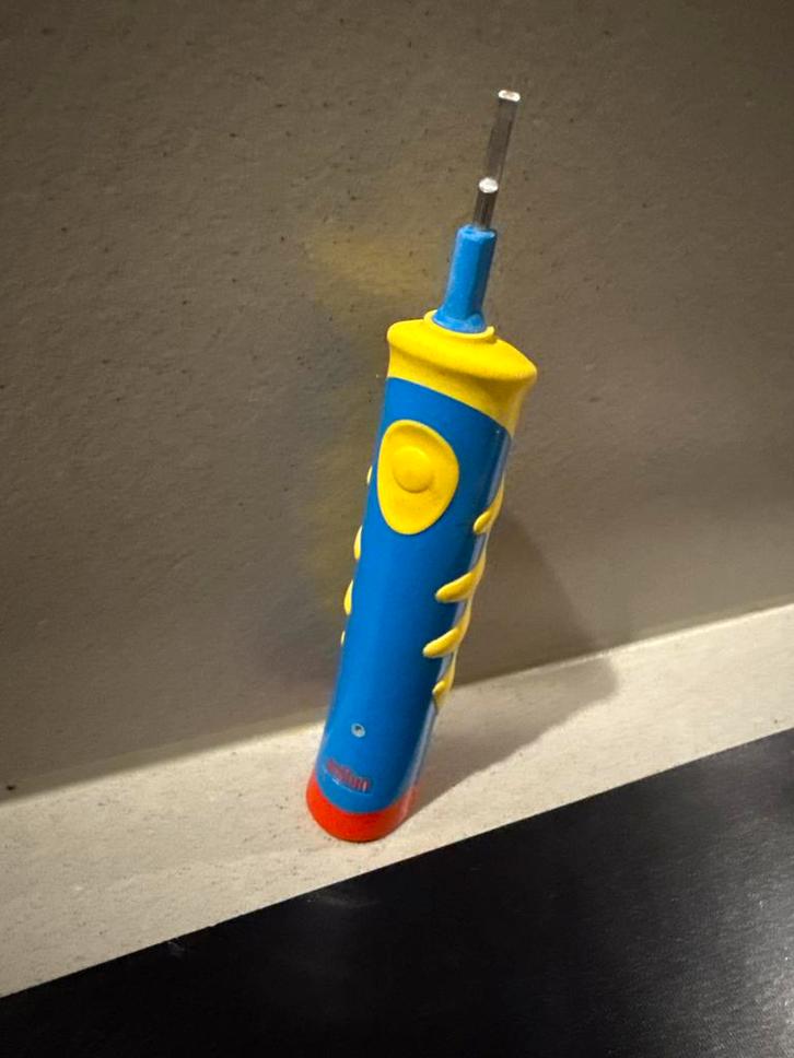 Elektrische Tandenborstel Oral-B met Muziek, Witgoed en Apparatuur, Persoonlijke-verzorgingsapparatuur, Gebruikt, Ophalen of Verzenden