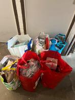 6 grote tassen rommelmarkt spullen, Ophalen, Zo goed als nieuw