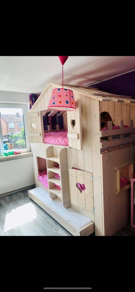 Huisjesbed 3 slaapplekken, Kinderen en Baby's, Kinderkamer | Stapelbedden en Hoogslapers, Gebruikt, Hoogslaper, Ophalen