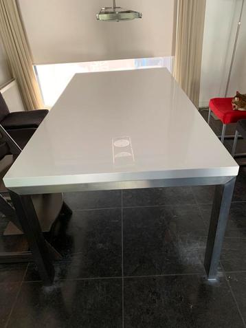 GRATIS - Eettafel hoogglans wit beschikbaar voor biedingen