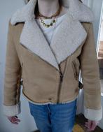 Bershka Camel kleur suède jas met imitatie bont maat M /38, Kleding | Dames, Jassen | Winter, Maat 38/40 (M), Beige, Zo goed als nieuw