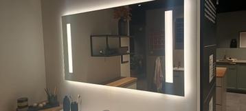(nieuw) Badkamerspiegel met licht en achtergrondverlichting beschikbaar voor biedingen