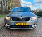 Mooie en ruime Skoda Octavia stationwagon 1.2 TSI, Auto's, Skoda, Zwart, 4 cilinders, Leder en Stof, Beige