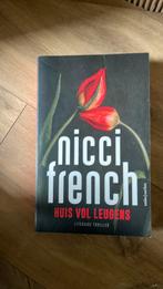 Nicci French - Huis vol leugens, Boeken, Ophalen of Verzenden, Nicci French, Zo goed als nieuw, Nederland