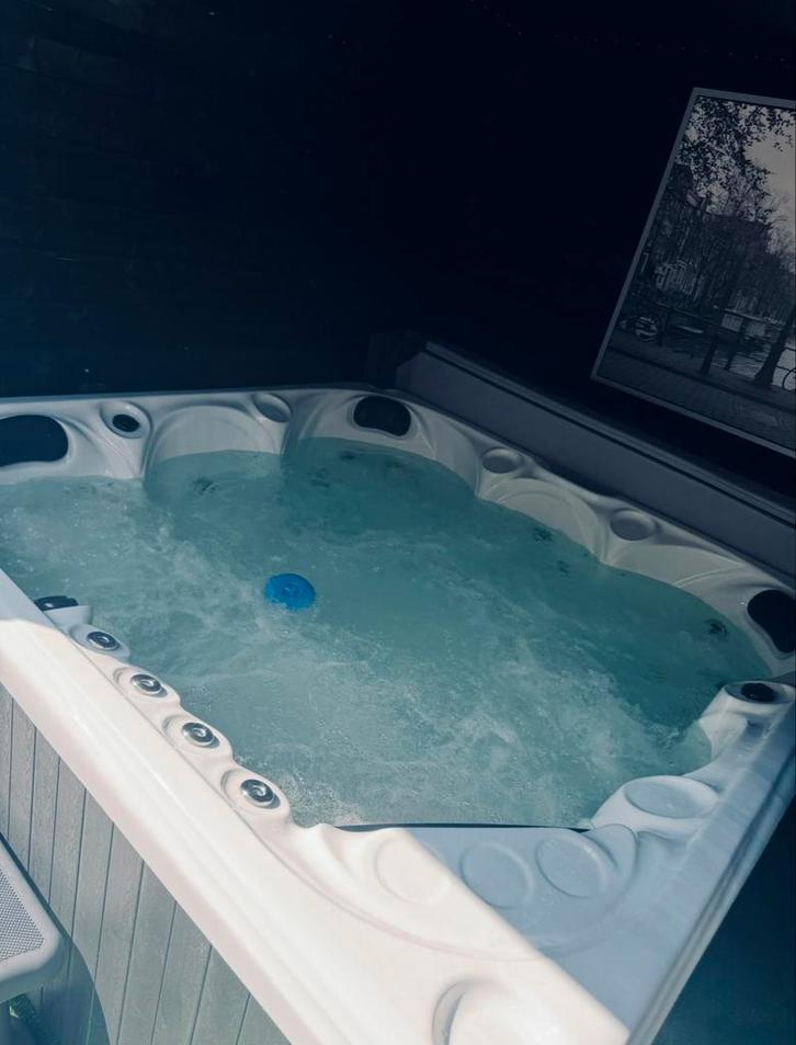 5-persoons jacuzzi Spa Praise Classic, Tuin en Terras, Bubbelbaden en Hottubs, Zo goed als nieuw, Ophalen