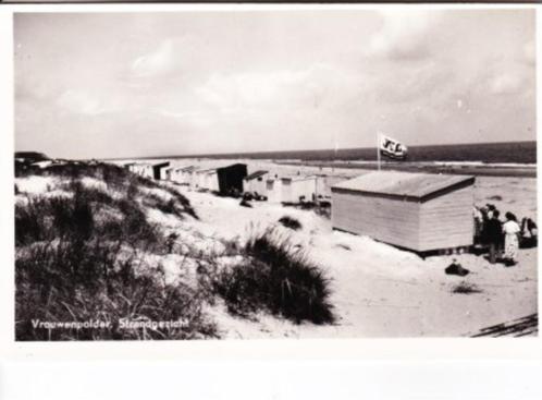 VROUWENPOLDER,- Strandgezicht.  10-09, Verzamelen, Ansichtkaarten | Nederland, Ongelopen, Zeeland, 1940 tot 1960, Verzenden