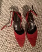 Panara. Rode suede pump.Sluiting gaat om enkel, mt 40,5, Pumps, Panara, Ophalen of Verzenden, Gedragen