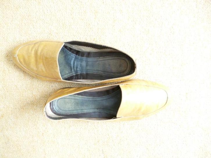Crème/lichtgele lak Aerosoles maat 5,5 = 38,5, Kleding | Dames, Schoenen, Zo goed als nieuw, Instappers, Beige, Ophalen of Verzenden