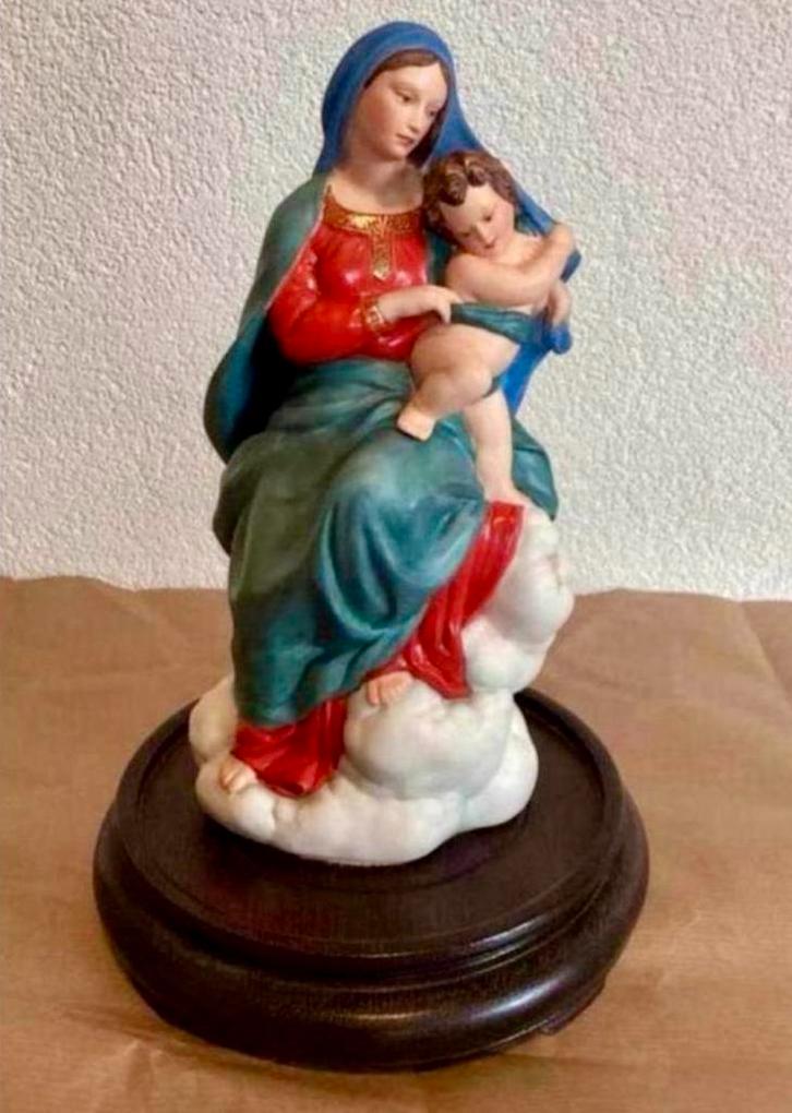 Madonna di Foligno = hand painted fine porcelain =, Antiek en Kunst, Curiosa en Brocante, Ophalen of Verzenden