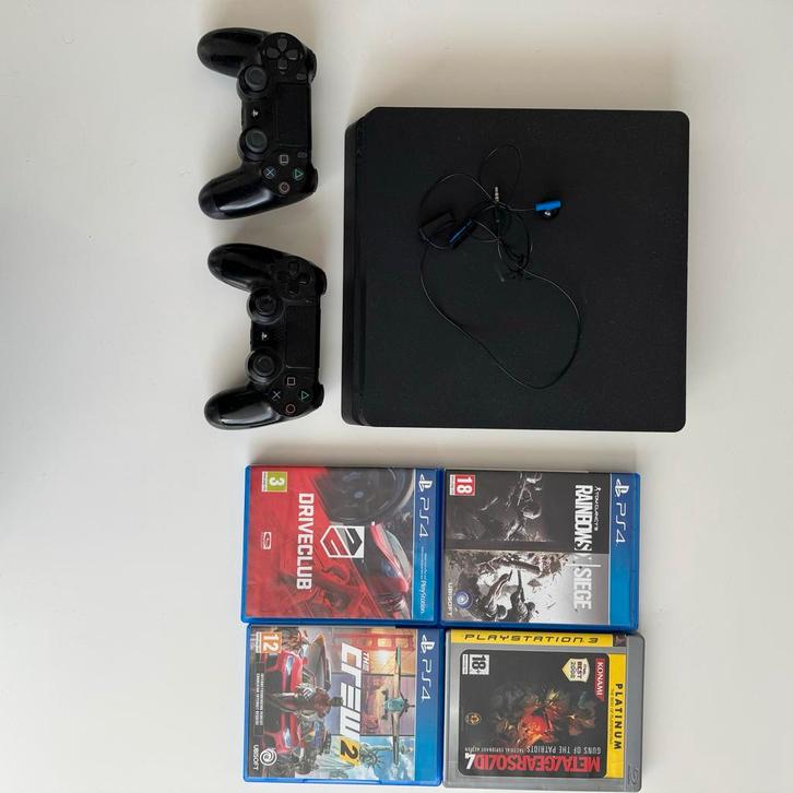 PS4 + 2 Controllers + 4 Games, Spelcomputers en Games, Spelcomputers | Sony PlayStation 4, Gebruikt, Original, 500 GB, Met 2 controllers