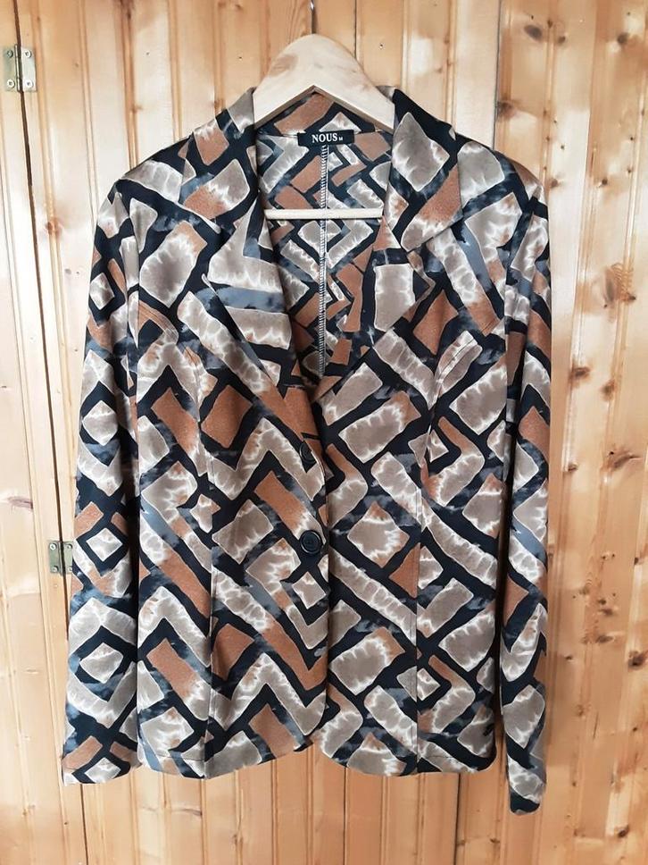 Kostuum, Kleding | Dames, Jasjes, Kostuums en Pakken, Zo goed als nieuw, Kostuum of Pak, Maat 38/40 (M), Beige, Ophalen of Verzenden