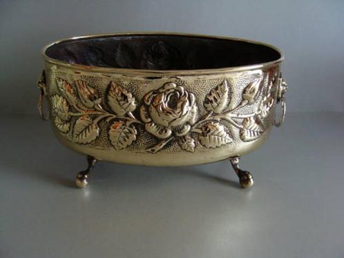Plantenbak met rozen op leeuwen pootjes Messing, Antiek en Kunst, Antiek | Koper en Brons, Koper, Ophalen of Verzenden