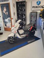 Peugeot kisbee Total edition, Fietsen en Brommers, Scooters | Peugeot, Overige modellen, Maximaal 45 km/u, Zo goed als nieuw, Benzine