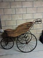 Antieke rotan poppenwagen – ca. 1900 – smeedijzeren wielen –, Ophalen