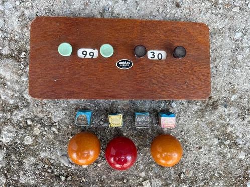 Vintage biljartballen en scorebord, Sport en Fitness, Biljarten en Poolen, Gebruikt, Keu of Ballen, Ophalen of Verzenden