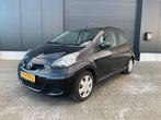 Toyota Aygo 1.0 12V Vvt-i 5DRS 2009 Zwart, Auto's, Voorwielaandrijving, Stof, Zwart, 4 stoelen