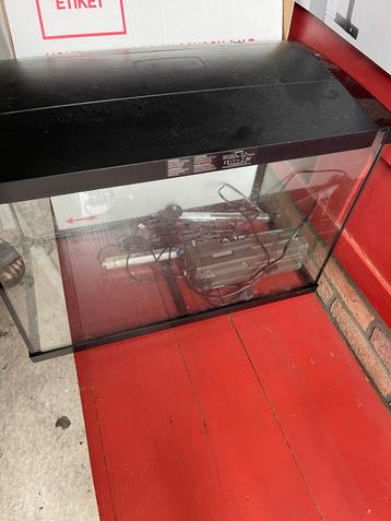Superfish Vissenbak 120L met toebehoren beschikbaar voor biedingen