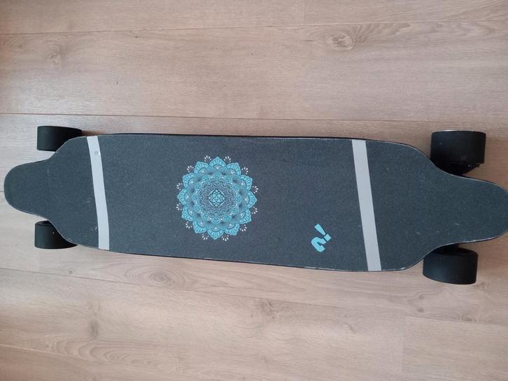 opgeknapt elektrisch longboard, Sport en Fitness, Skateboarden, Gebruikt, Longboard, Ophalen of Verzenden