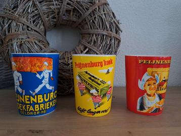 Kleurige (melk) mokken Peijnenburg, blauw, geel en rood.  beschikbaar voor biedingen