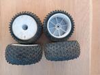 traxxas e-revo 1/16 mini pins banden., Hobby en Vrije tijd, Modelbouw | Radiografisch | Auto's, Ophalen, Zo goed als nieuw, Elektro