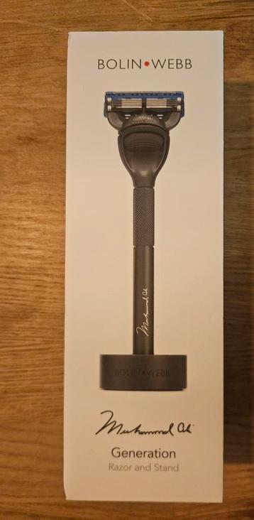 Muhammed Ali Razor and Stand beschikbaar voor biedingen
