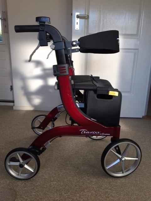 Rollator Travixx de luxe Red maat S, Diversen, Rollators, Nieuw, Lichtgewicht, Opvouwbaar, Ophalen