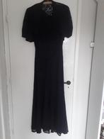 Antieke kanten lange jurk, Ophalen