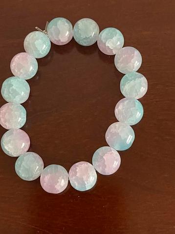 Prachtige blauwroze en roze armband beschikbaar voor biedingen
