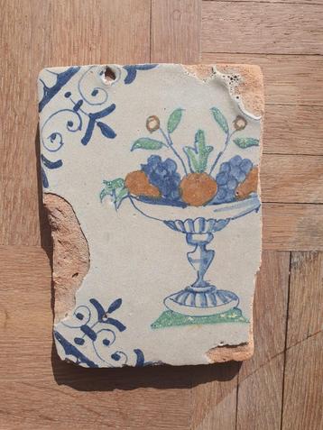 Tegelfragment fruitschaal beschikbaar voor biedingen