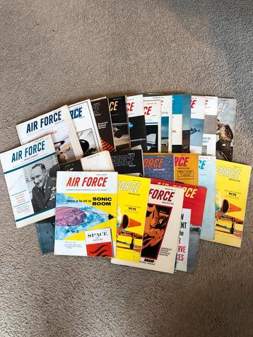 25 tijdschriften US Air Force uit de periode 1959 - 1972 beschikbaar voor biedingen
