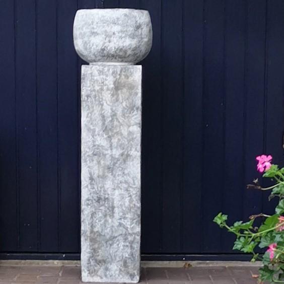 Set zuil / plantenzuil - sokkel in lichtgrijs + pot (nieuw), Huis en Inrichting, Woonaccessoires | Zuilen en Pilaren