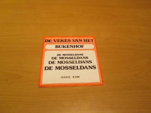 De Vekes Van Het Buikenhhof - De Mosseldans / Willy Carry En, Cd's en Dvd's, Vinyl Singles, Zo goed als nieuw, Nederlandstalig