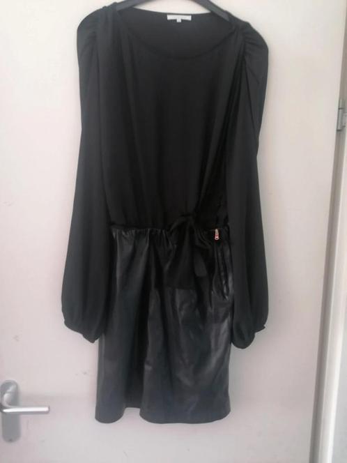 Patrizia Pepe mooie zwarte jurk/ maat M/ OPRUIMING, Kleding | Dames, Jurken, Zo goed als nieuw, Maat 38/40 (M), Zwart, Knielengte
