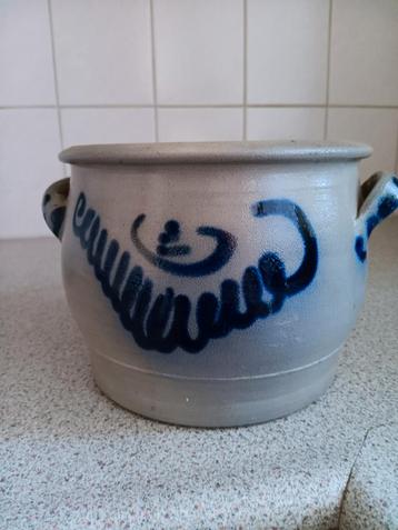 Oude Zuurkoolpot met Blauw Decor beschikbaar voor biedingen