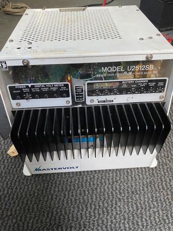Mastervolt 12 volt omvormer 2500 wat en acculader 120 ampere beschikbaar voor biedingen
