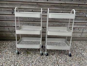 Handige Roltafel - Extra Opbergruimte beschikbaar voor biedingen