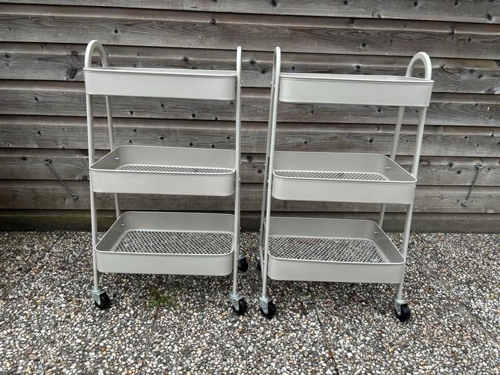 Handige Roltafel - Extra Opbergruimte, Huis en Inrichting, Kasten | Stellingkasten, Zo goed als nieuw, Ophalen