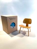 Vitra Design Museum miniatures collection eames LCW chair, Ophalen of Verzenden